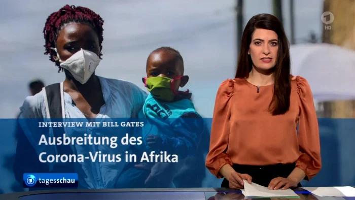 Linda Zervakis moderiert einen "Tagesschau"-Beitrag über Afrika an
