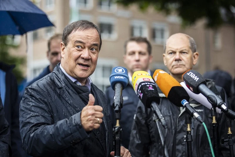 Armin Laschet mit Olaf Scholz in Stolberg