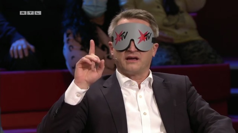 Nikolaus Blome mit „Stern TV“-Maske