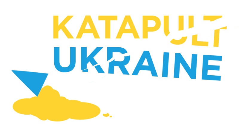 zerstörtes „Katapult Ukraine“-Logo mit umgekipptem Eis