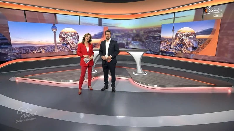 Studio von "Guten Abend Deutschland" mit den Moderatoren Cramer und Oppel