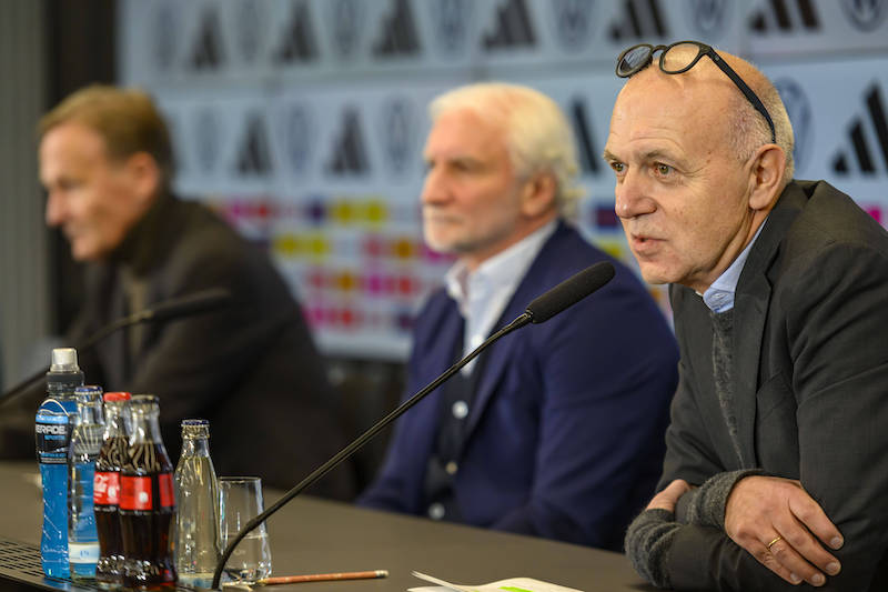 Pressekonferenz mit Hans-Joachim Watzke, Rudi Völler und Bernd Neuendorf.