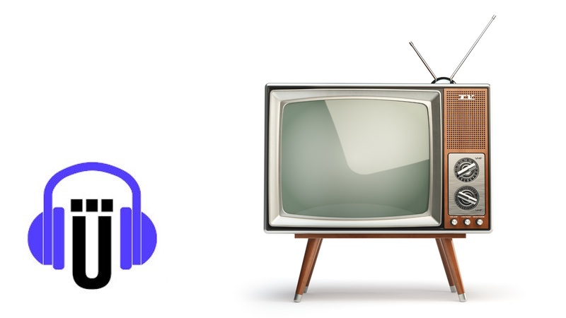Übermedien Podcast-Logo (Ü mit Kopfhörern) und ein alter Fernseher.