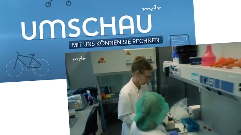 Logo der "MDR Umschau" und Screenshot aus dem Beitrag über Impfstoffe, zu sehen sind zwei Laborantinnen in einem Lanor.