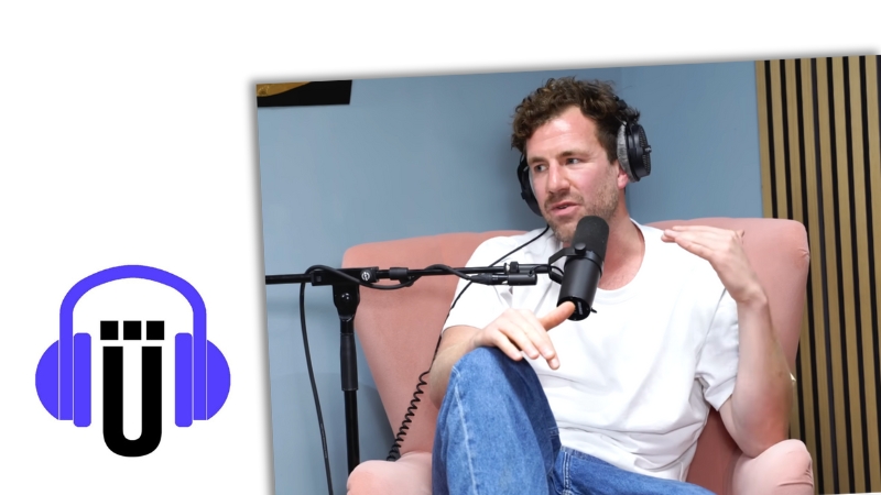 Luke Mockridge zu Gast im Studio des Podcasts "Die Deutschen"