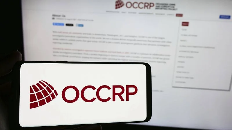 Logo und Webseite des Investigativnetzwerks OCCRP