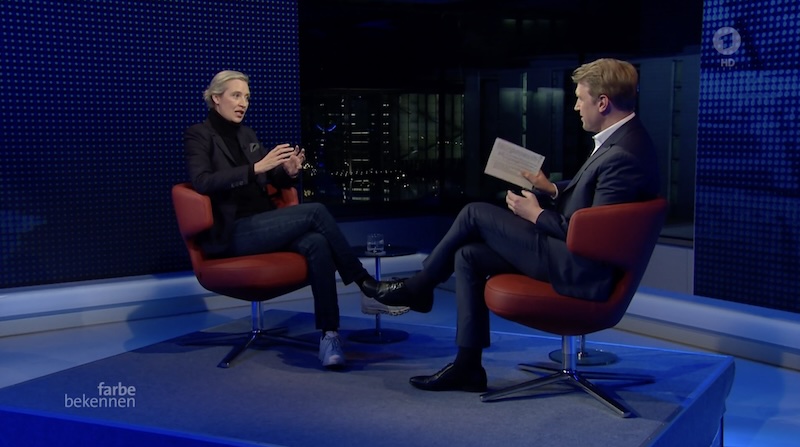 Szene aus der ARD-Sendung "Farbe bekennen": Alice Weidel (AfD) und ARD-Moderator Markus Preis im Gespräch.