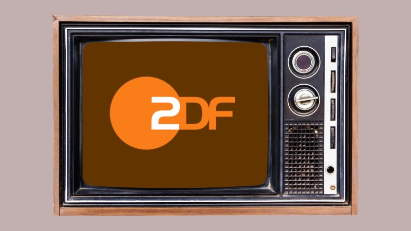 Alter Fernseher mit ZDF-Logo.