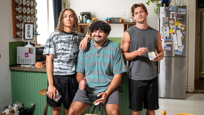 Oskar Redfern, Samir Salim und Damian Hardung (v.l.) in der neuen RTL-Serie "Softies".