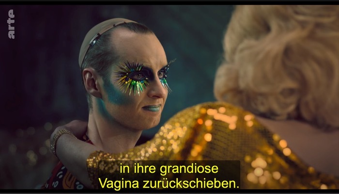 Szene aus der britischen Serie "Lost Boy" mit deutschem Untertitel. 