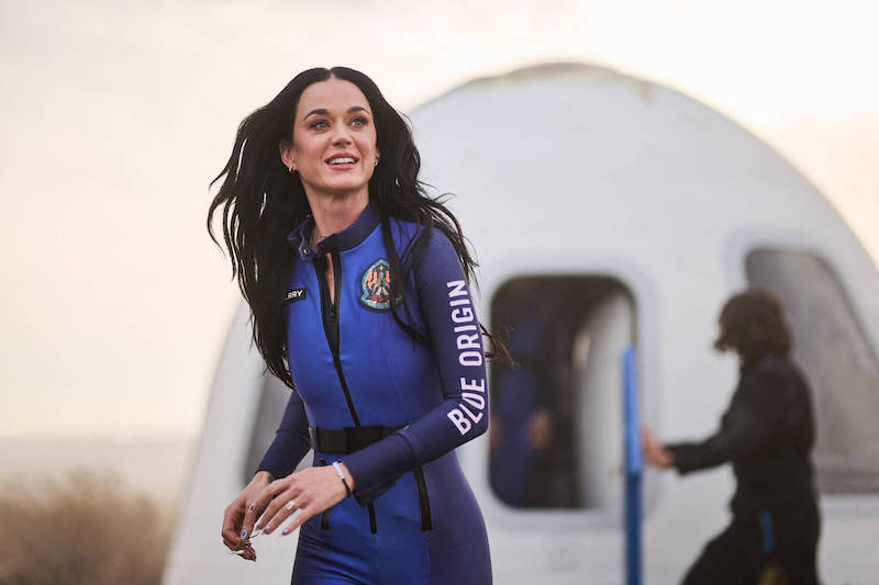 Katy Perry startete im April 2025 an Bord einer "Blue Origin"-Rakete in Begleitung von fünf weiteren Frauen in eine Höhe von mehr als 100 Kilometern.