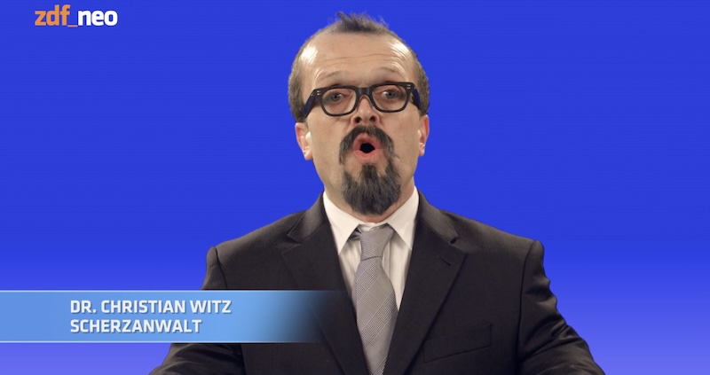 Schauspieler Manni Laudenbach als „Scherzanwalt Dr. Christian Witz“ in einer Sendung „Neo Magazin Royale“ von 2015.