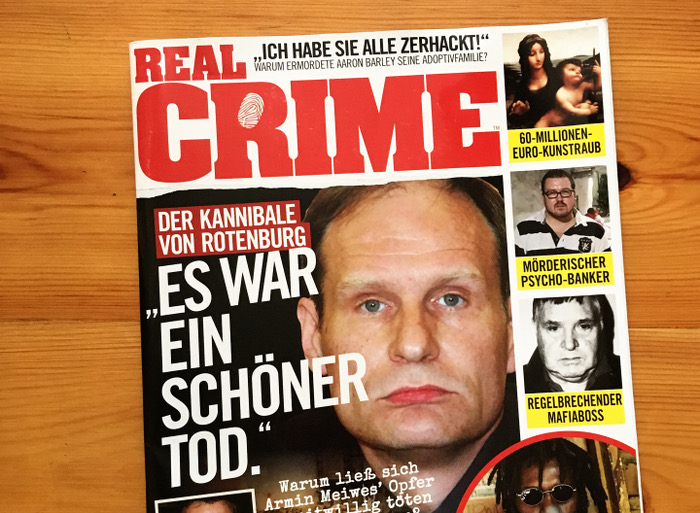 Verschiedene Gesichter von Verbrechern, dazu Text. In der Mitte: Armin Meiwes mit dem Zitat: "Es war ein schöner Tod."