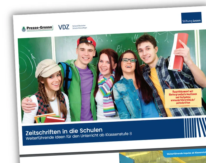 Titel einer Broschüre mit einem Foto verschiedener Schülerinnen und Schüler vor einer Tafel