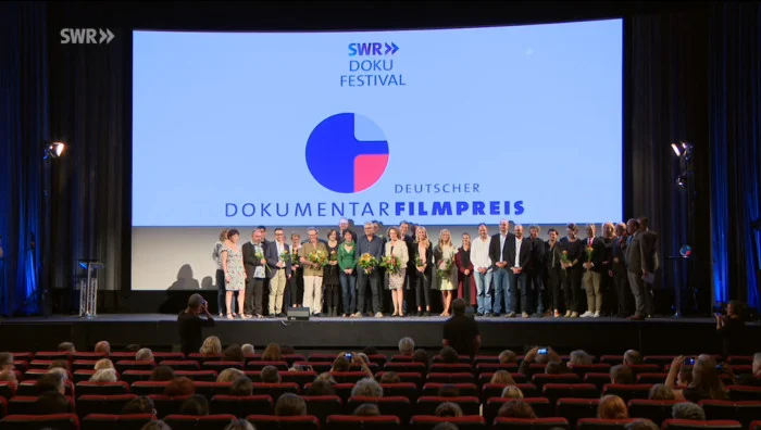 Gruppenbild aller Beteiligten des "SWR Doku Festivals" in Stuttgart